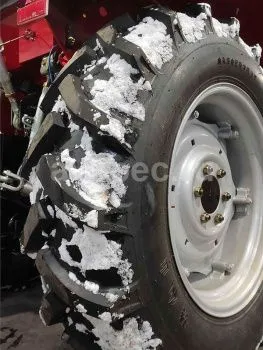 Трактор Dongfeng DF-404C G2 с кабиной